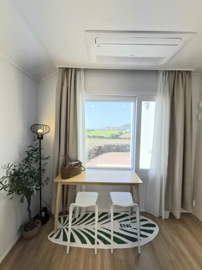 [Daejeong, Seogwipo] Outdoor Jacuzzi / Stylish Private House / Two Rooms / Standard for 4 / Yard / BBQ 12