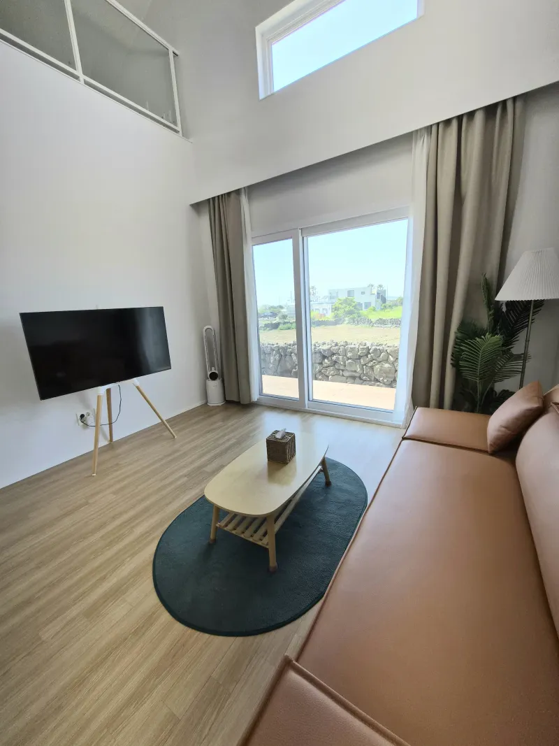[Daejeong, Seogwipo] Outdoor Jacuzzi / Stylish Private House / Two Rooms / Standard for 4 / Yard / BBQ 20