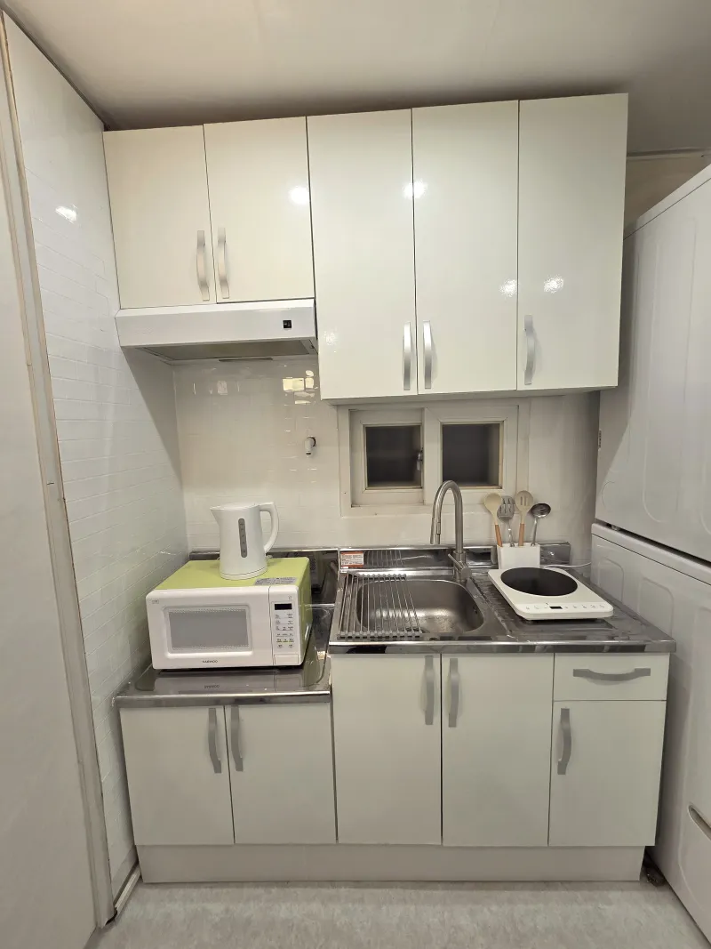 [Seodaemun, Seoul] 10 mins from Sinchon Station / 5 mins from Severance Hospital / Spacious Two-Room Apartment / Family Trips / Max. 6 People 45