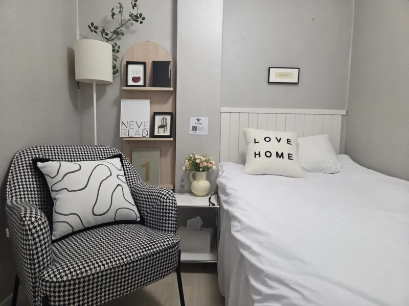 [Gwanak, Seoul][Seongsu, 15 mins of Gangnam] A quiet, sun-filled 2-room stay 9