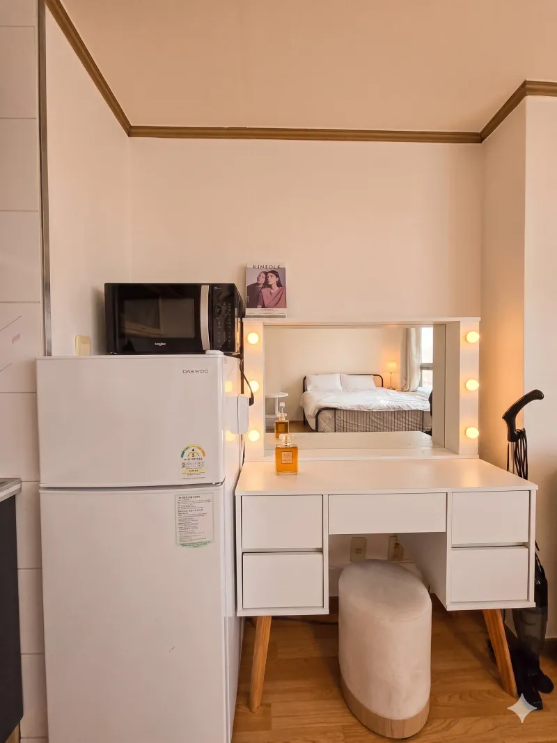 [Mapo, Seoul] 1 minute from Hongdae Station #AirportRailroad #Foreigner #BusinessTrip #AirportBus 9