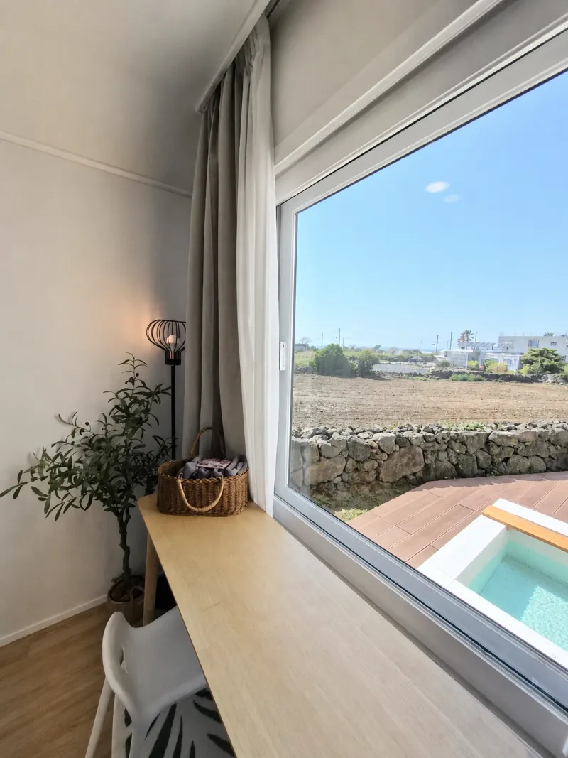 [Daejeong, Seogwipo] Outdoor Jacuzzi / Stylish Private House / Two Rooms / Standard for 4 / Yard / BBQ 13