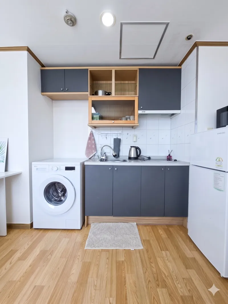 [Mapo, Seoul] 1 minute from Hongdae Station #AirportRailroad #Foreigner #BusinessTrip #AirportBus 7