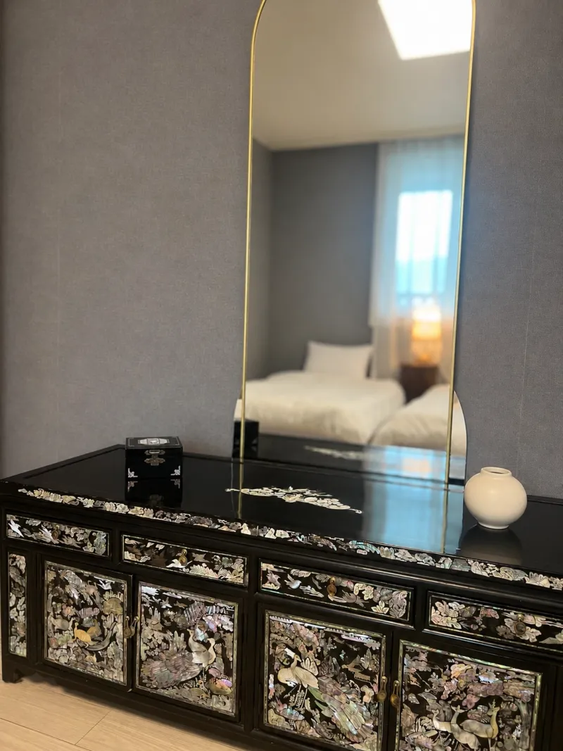 [Guro, Seoul] Room 701. 5 mins from Oryu-dong Station. Spacious 3-bedroom. 2 bathrooms. Max. 8 guests. 6 beds 5