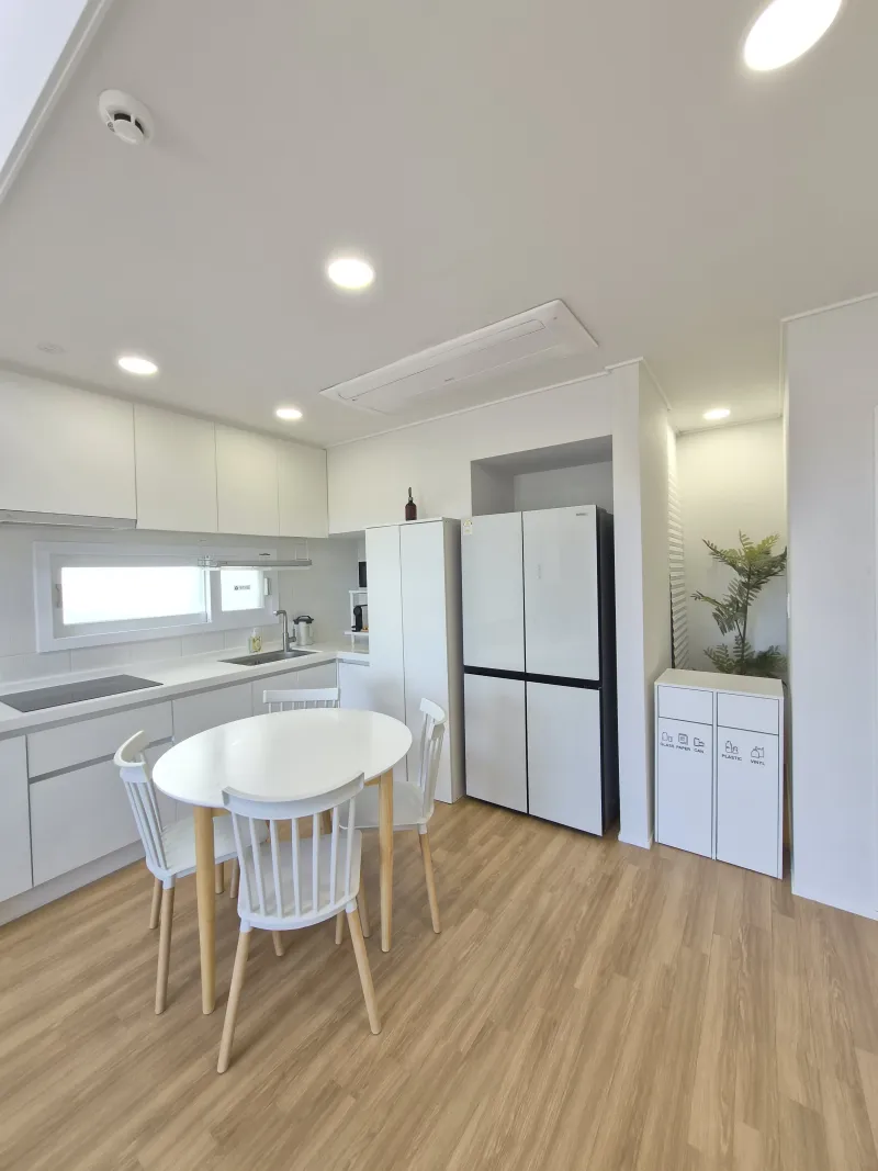 [Daejeong, Seogwipo] Outdoor Jacuzzi / Stylish Private House / Two Rooms / Standard for 4 / Yard / BBQ 24