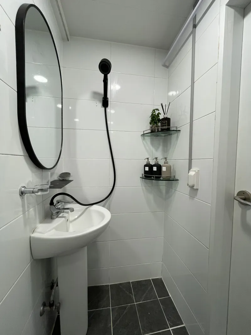[Gwanak, Seoul][Seongsu, 15 mins of Gangnam] A quiet, sun-filled 2-room stay 12