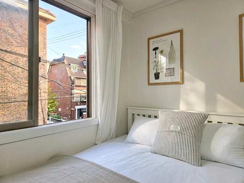 [Gwanak, Seoul][Seongsu, 15 mins of Gangnam] A quiet, sun-filled 2-room stay 2