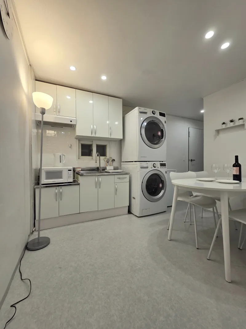 [Seodaemun, Seoul] 10 mins from Sinchon Station / 5 mins from Severance Hospital / Spacious Two-Room Apartment / Family Trips / Max. 6 People 51