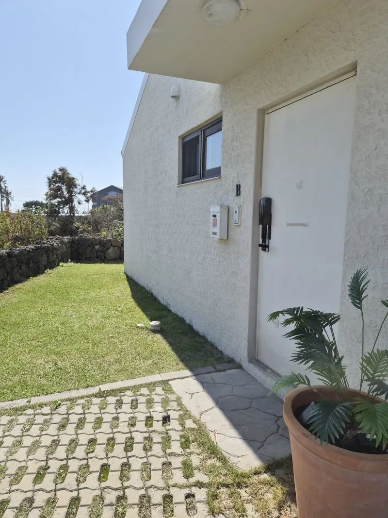 [Daejeong, Seogwipo] Outdoor Jacuzzi / Stylish Private House / Two Rooms / Standard for 4 / Yard / BBQ 29