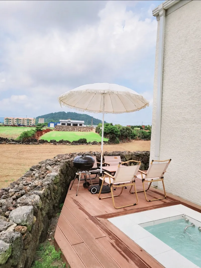 [Daejeong, Seogwipo] Outdoor Jacuzzi / Stylish Private House / Two Rooms / Standard for 4 / Yard / BBQ 32