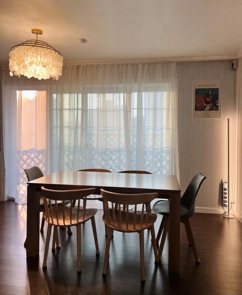 [Guro, Seoul] Room 701. 5 mins from Oryu-dong Station. Spacious 3-bedroom. 2 bathrooms. Max. 8 guests. 6 beds 27