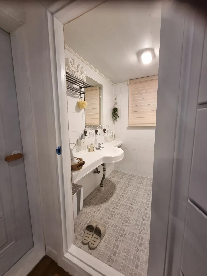 [Seongdong, Seoul] 2 bathrooms, Line 5 Dapsimni Station, Line 2 Yongdap Station 5-minute walk, safe near police station 8