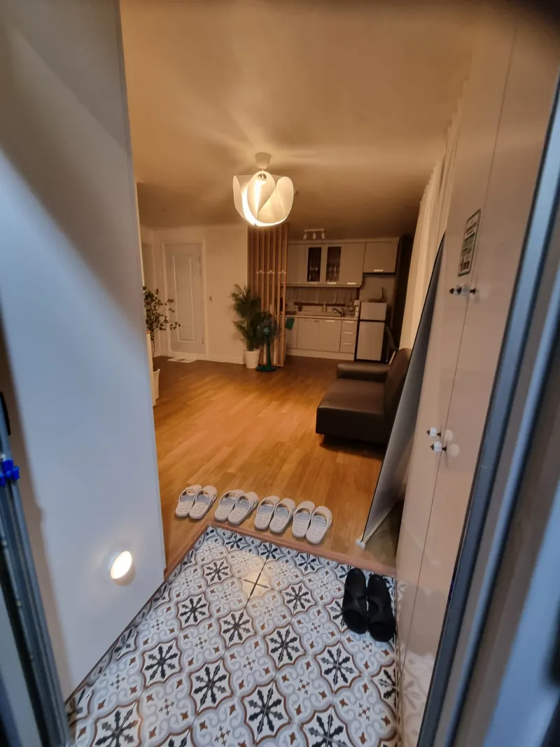 [Seongdong, Seoul] 2 bathrooms, Line 5 Dapsimni Station, Line 2 Yongdap Station 5-minute walk, safe near police station 22