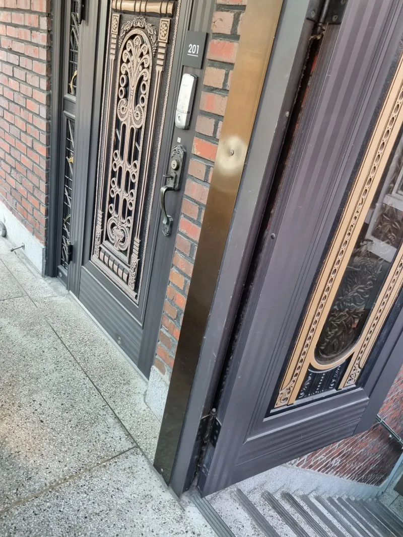 [Seongdong, Seoul] 2 bathrooms, Line 5 Dapsimni Station, Line 2 Yongdap Station 5-minute walk, safe near police station 26
