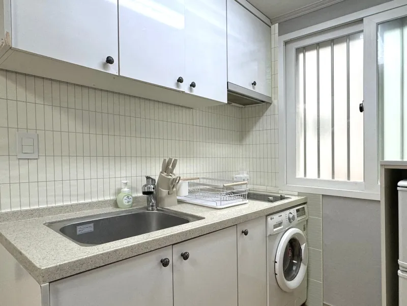 [Gangnam, Seoul] 2-Room Apartment near Hanti Station, Daechi-dong, Daechi Station, Samsung Station, Parking, 2 Desks 5