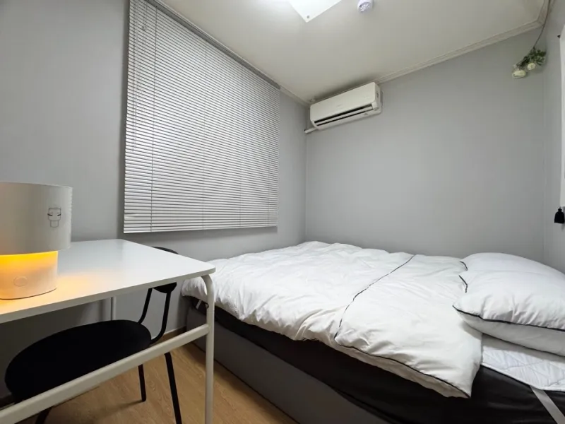 [Gangnam, Seoul] 2-Room Apartment near Hanti Station, Daechi-dong, Daechi Station, Samsung Station, Parking, 2 Desks 3