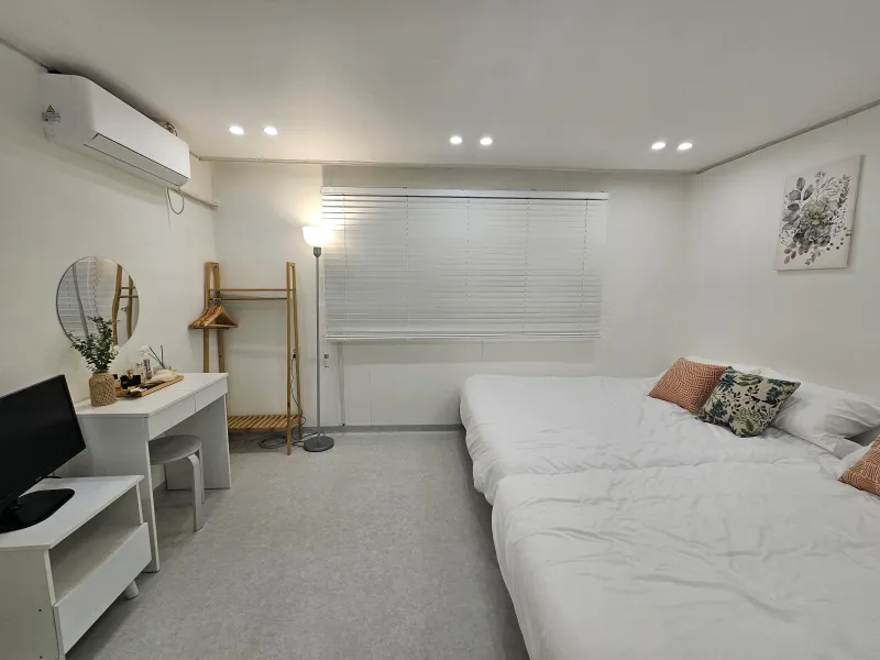 [Seodaemun, Seoul] 10 mins from Sinchon Station / 5 mins from Severance Hospital / Spacious Two-Room Apartment / Family Trips / Max. 6 People 20