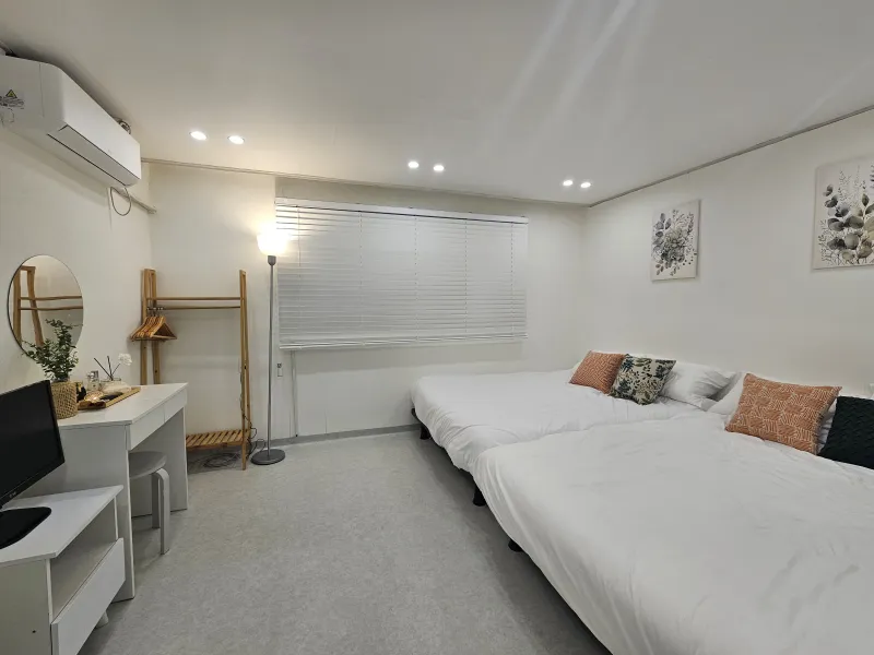 [Seodaemun, Seoul] 10 mins from Sinchon Station / 5 mins from Severance Hospital / Spacious Two-Room Apartment / Family Trips / Max. 6 People 18
