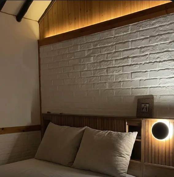 [Hallim, Jeju] A country stone house with a pretty yard and rafters 4