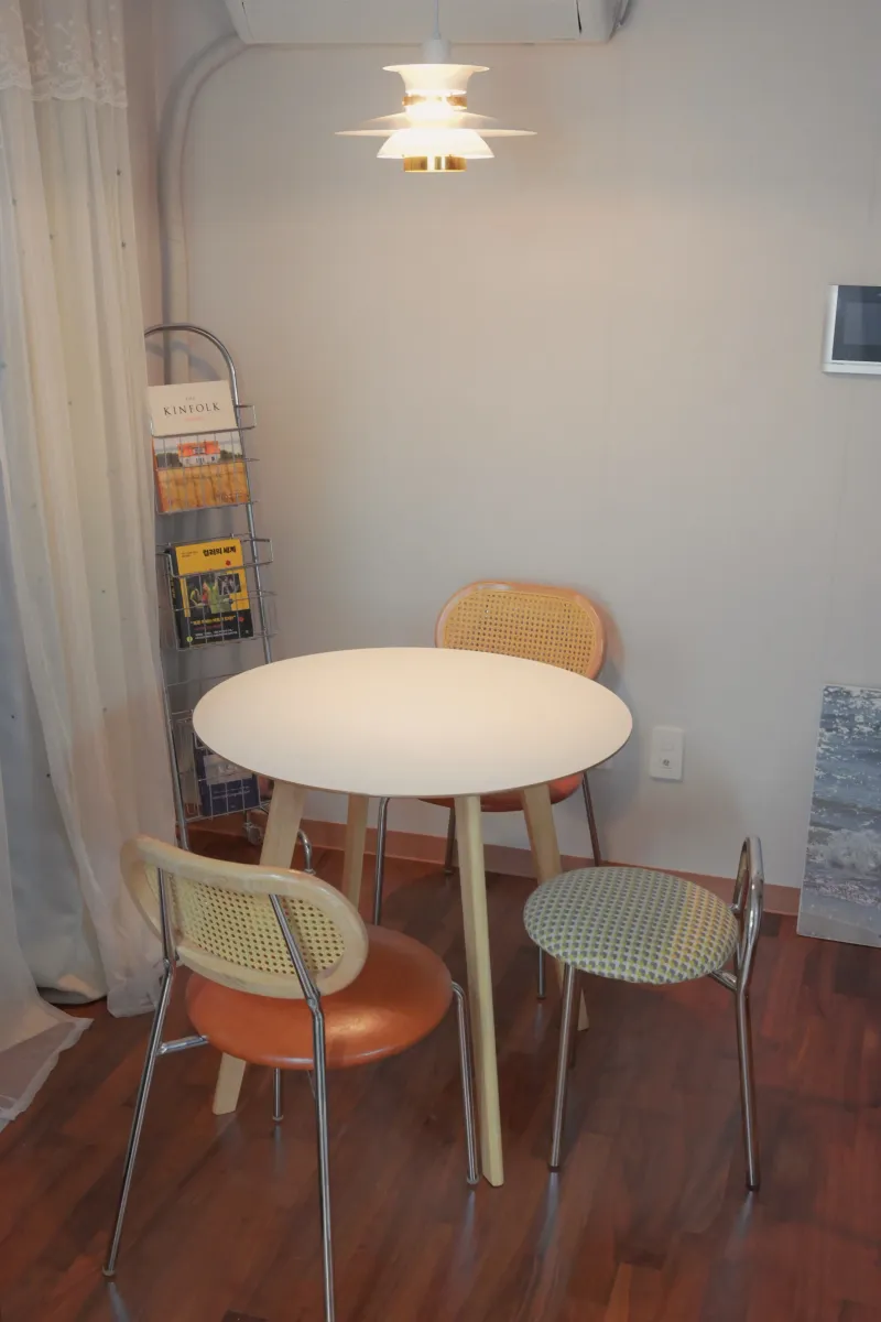 [Mapo, Seoul] Cozy Two-Room Apartment on Mangridan-gil 12