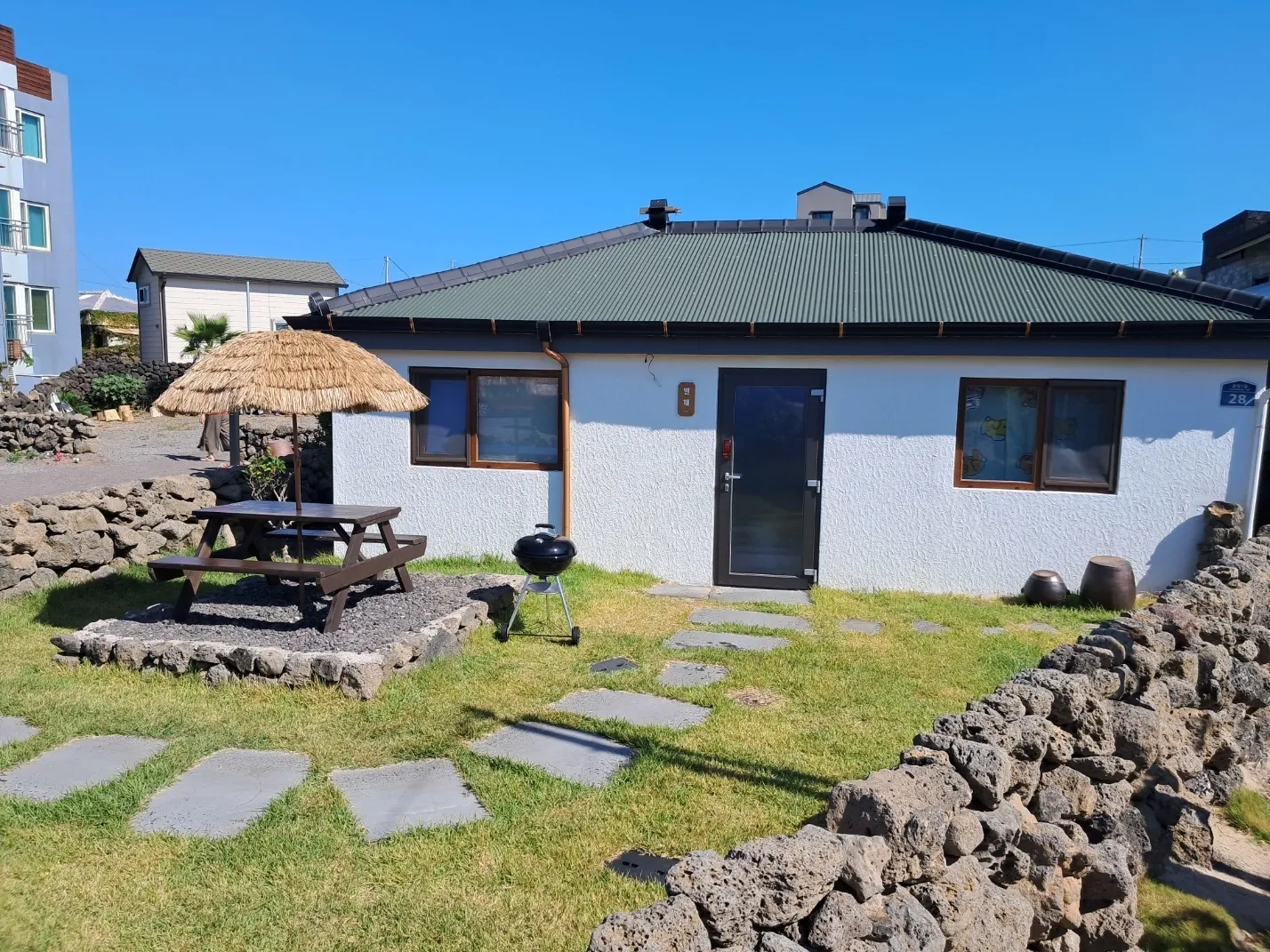 Aewol-eup Seaside One-Bedroom Villa