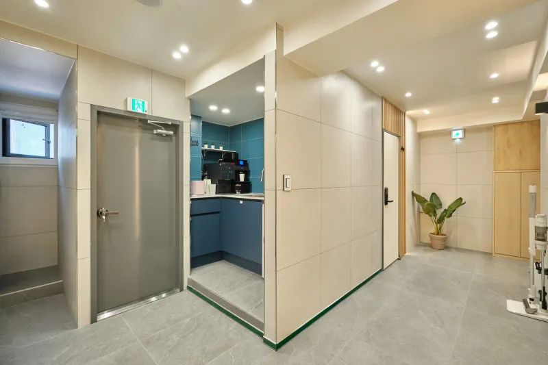 [Mapo, Seoul] Hongik Univ. Station Triple Station Area (6-minute walk, Women Only) - Room 404 13