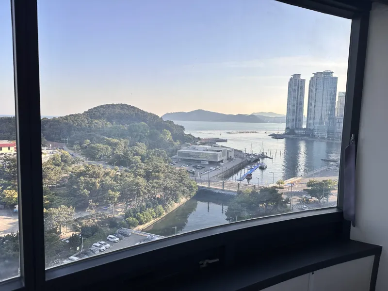 [부산 해운대] 동백섬 앞 대형창 바다뷰 룸 7