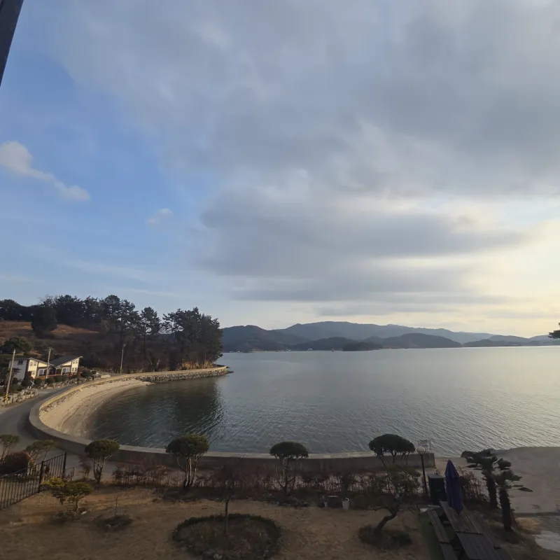 [Namhae] Ocean view, 2nd floor (pet-friendly) detached house with a garden and sea view 76