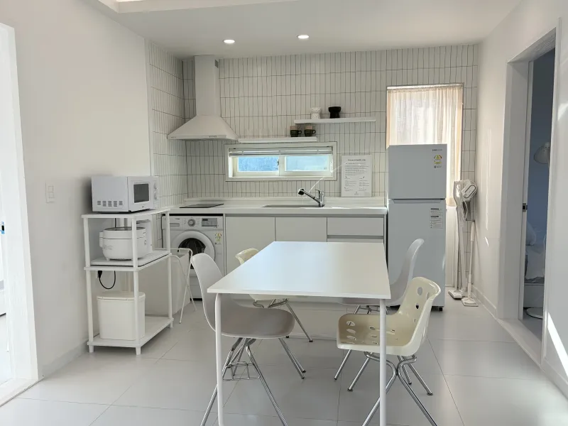 [Saekdal-dong, Seogwipo] South-facing floor-to-ceiling windows with ocean view, dedicated fenced dog playground, Building B, 3rd floor, Two-room 24