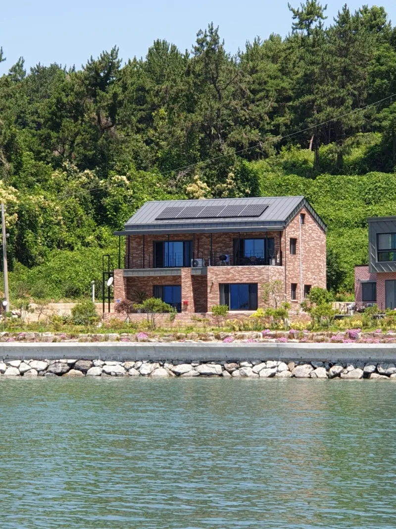 [Namhae] Ocean view, 2nd floor (pet-friendly) detached house with a garden and sea view 74