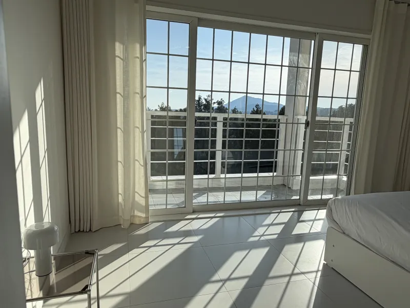 [Saekdal-dong, Seogwipo] South-facing floor-to-ceiling windows with ocean view, dedicated fenced dog playground, Building B, 3rd floor, Two-room 5