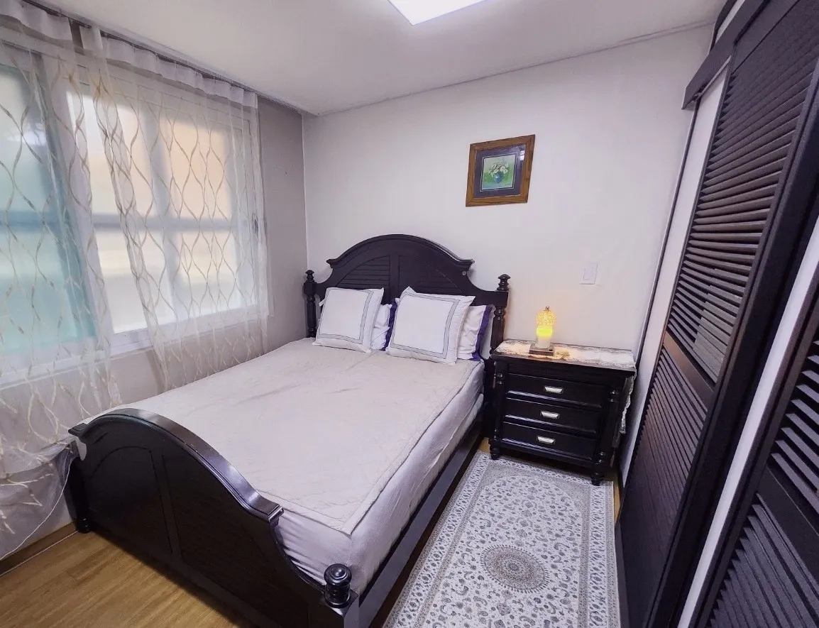 Myeonmok-dong Three-Bedroom House with Parking
