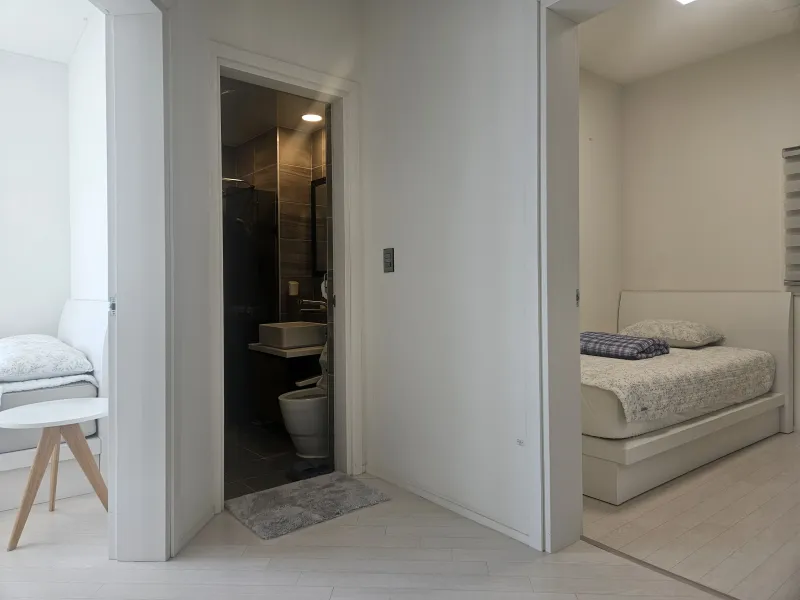 [Seoho-dong, Seogwipo] Room 703: Ocean View from My Own Master Room Beyond the Floor-to-Floor Window_Newly Built Two-Room Wells Place 12