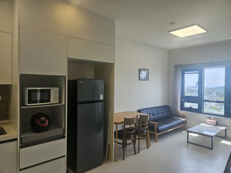 [Seoho-dong, Seogwipo] Room 703: Ocean View from My Own Master Room Beyond the Floor-to-Floor Window_Newly Built Two-Room Wells Place 15