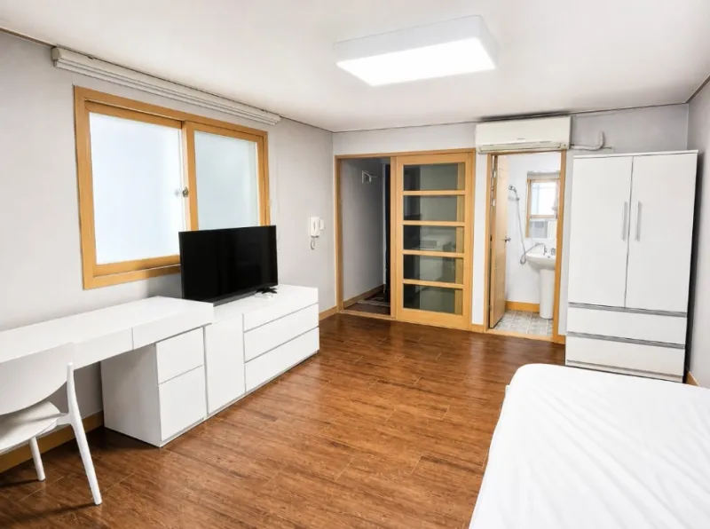 [Suyeong, Busan] 9 pyeong | No cleaning fee | 3 minutes to the sea | In front of the seafood center | 302 3