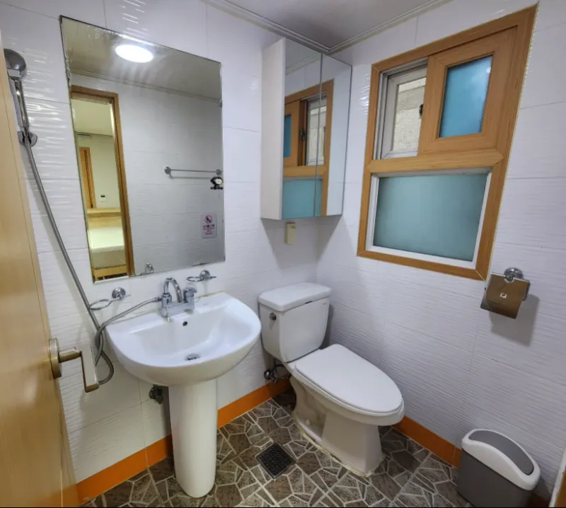 [Suyeong, Busan] Gwangalli Minlak-dong 7 pyeong | No cleaning fee | 3 minutes to the sea | In front of the seafood center | 303 4