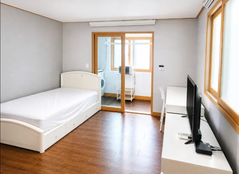 [Suyeong, Busan] 9 pyeong | No cleaning fee | 3 minutes to the sea | In front of the seafood center | 302 2