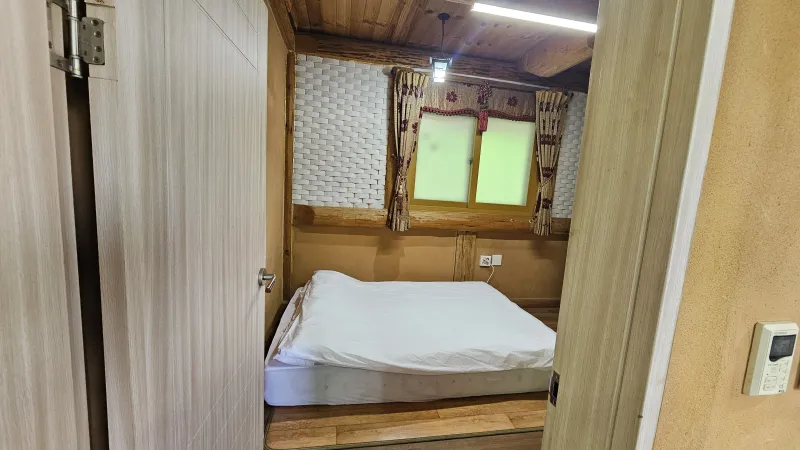 [Chuncheon] Two-story log cabin with a lawn and good mountain view 4