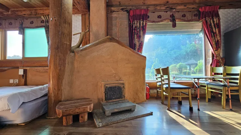 [Chuncheon] Two-story log cabin with a lawn and good mountain view 10