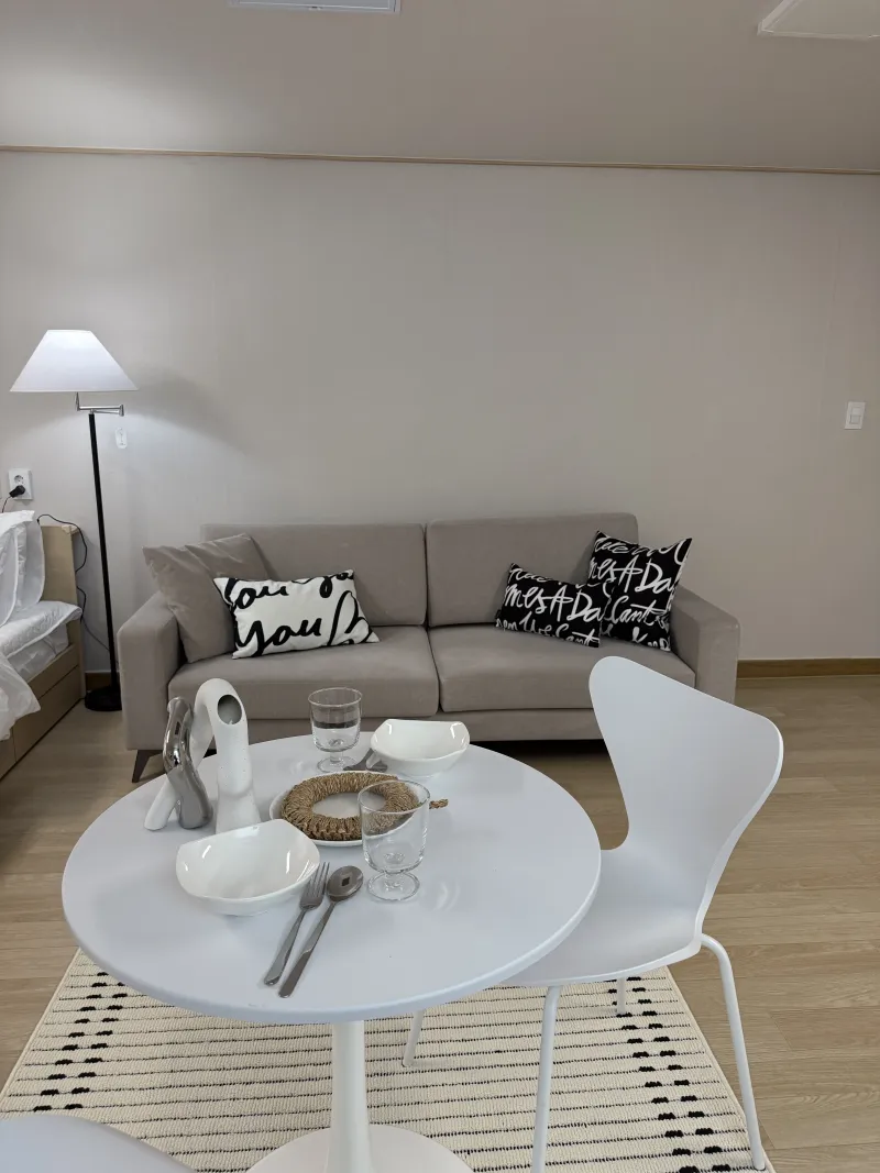 [Yeongdeungpo, Seoul] 4 mins from National Assembly Station / Yeouido 12