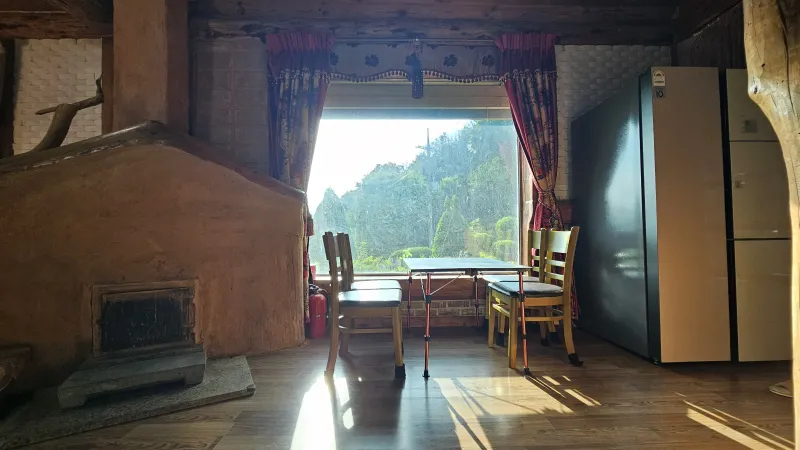 [Chuncheon] Two-story log cabin with a lawn and good mountain view 9