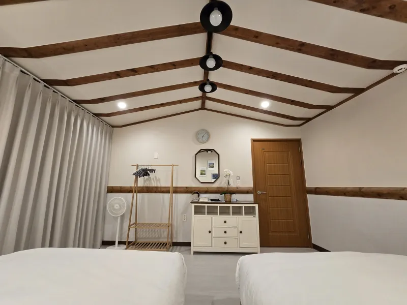 [Sangye-dong, Seogwipo][Hangnamu View] Room 301 / Breakfast Toast / Utility Box / Towels and Bedding Provided / 6