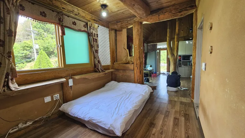 [Chuncheon] Two-story log cabin with a lawn and good mountain view 11