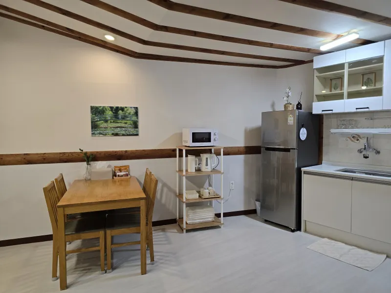 [Sangye-dong, Seogwipo][Hangnamu View] Room 301 / Breakfast Toast / Utility Box / Towels and Bedding Provided / 23