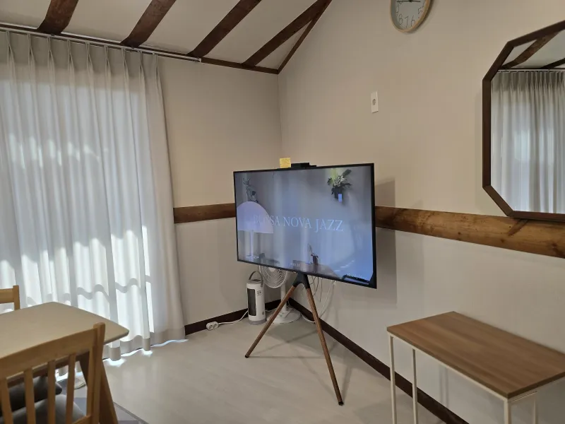 [Sangye-dong, Seogwipo][Pangnamu View] Room 304 / Cleaning fee and utilities included / Towels and bedding provided / 26