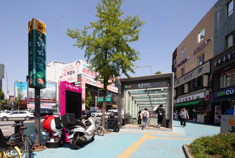 [Mapo, Seoul] New Opening Special: 6 people / 3 mins from Hapjeong Station / 2 bedrooms, 3 beds / Luggage storage 33