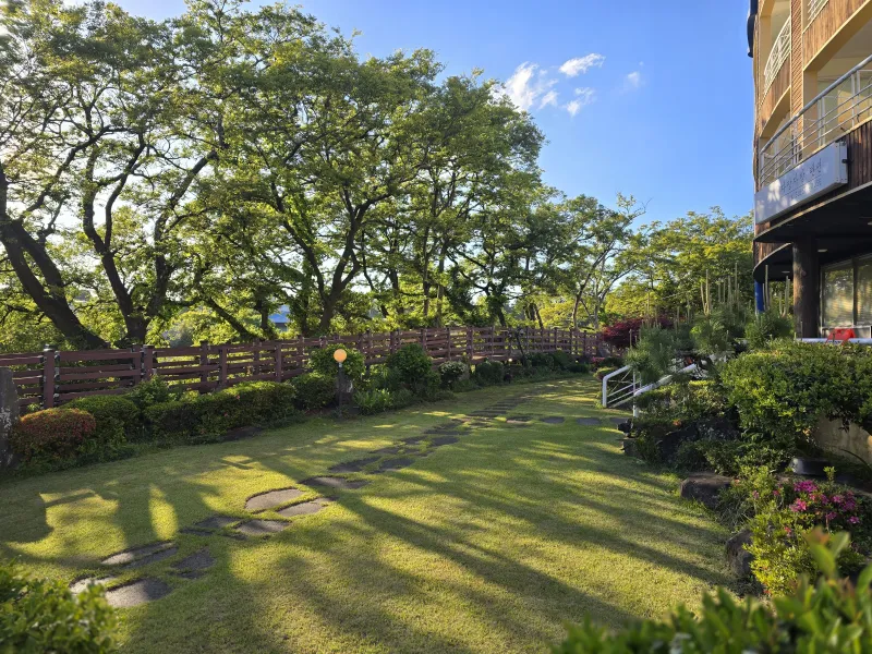 [Sangye-dong, Seogwipo][Pangnamu View] Room 304 / Cleaning fee and utilities included / Towels and bedding provided / 42