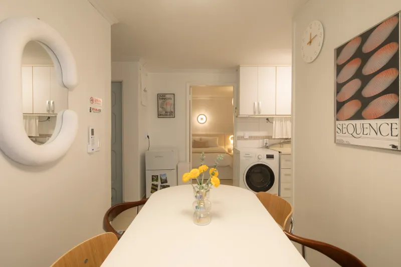 [Mapo, Seoul] New Opening Special: 6 people / 3 mins from Hapjeong Station / 2 bedrooms, 3 beds / Luggage storage 20