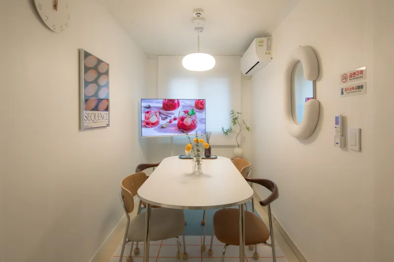 [Mapo, Seoul] New Opening Special: 6 people / 3 mins from Hapjeong Station / 2 bedrooms, 3 beds / Luggage storage 19