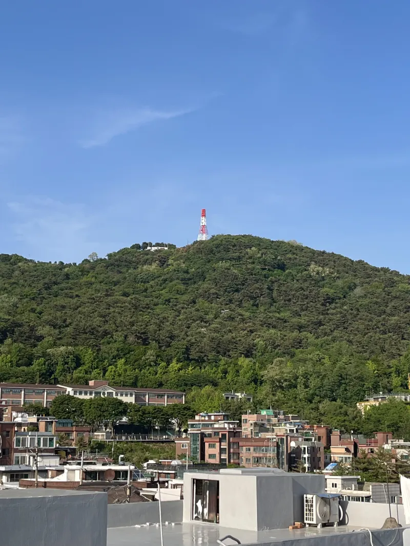 [Yongsan, Seoul] Fully furnished two-room apartment near Haebangchon Sinheung Market (5-minute walk), Myeongdong, and Itaewon, with great natural light 17